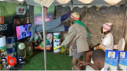 Le Fou Woroli et sa famille supporters N1 du Mali pour le 2è match